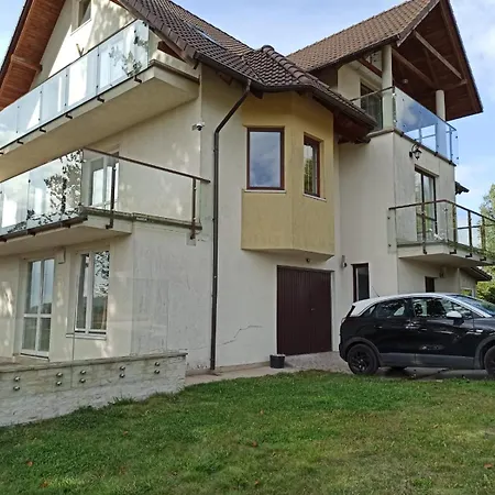 Dom Na Wichrowym Wzgorzu アパート